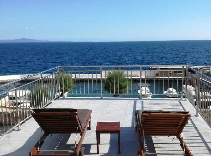 House Marina 30M From The Sea
